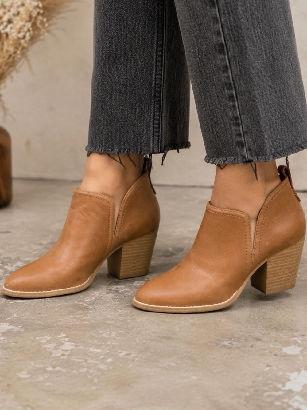 Jeffrey Campbell ‘Rosalee’ Chunky Block Heel Bootie in Tan Leather Size 8.5